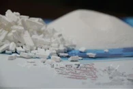 Alimente grad Carbon alb negru